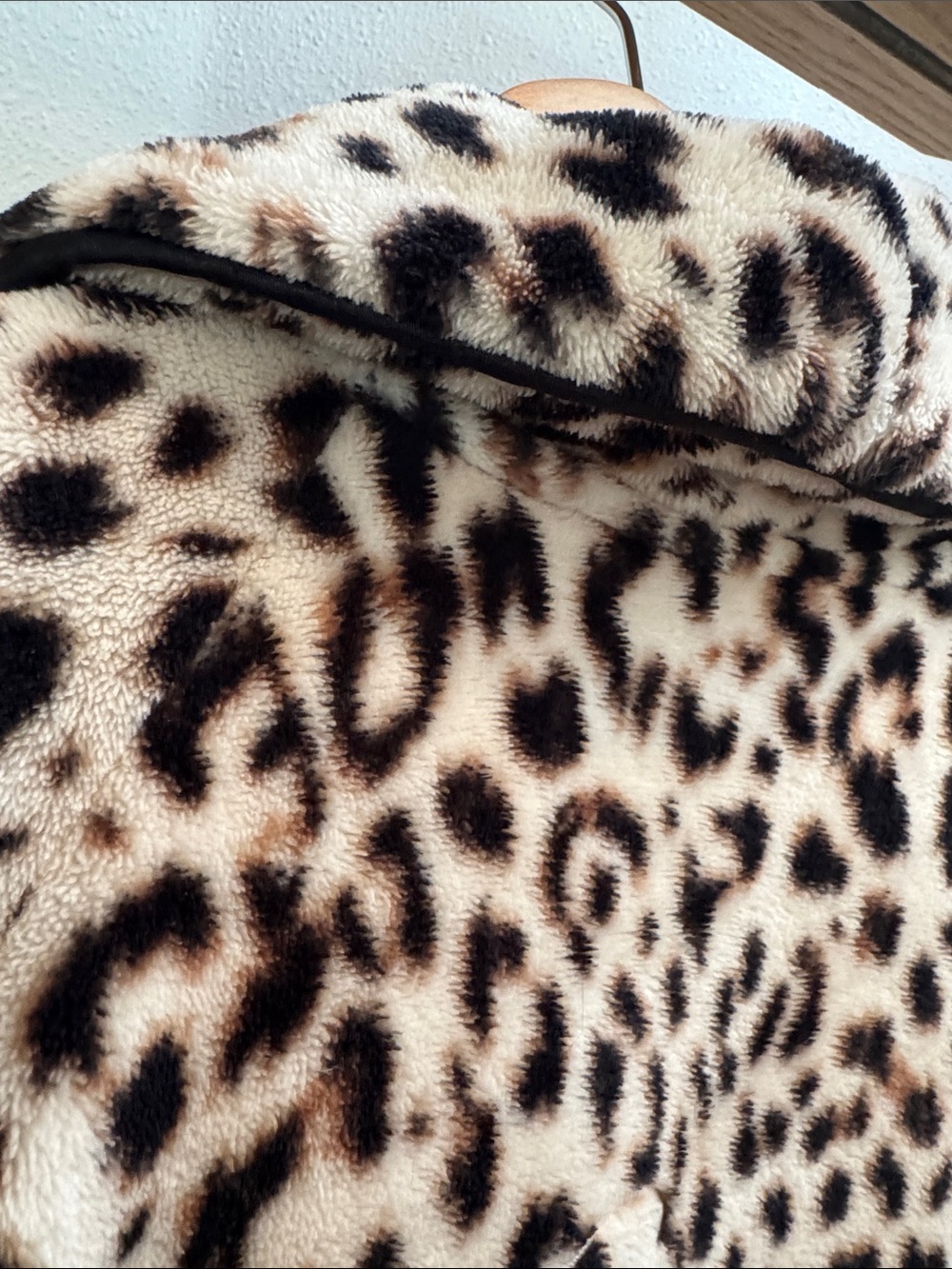 Victoria’s Secret M/L Leopard Print Plush Wrap Robe Cozy Winter Fleece - Picture 5 of 10